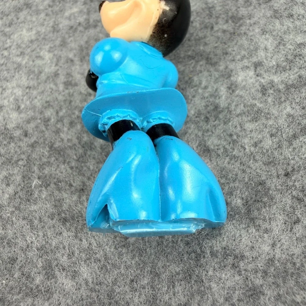 Disney Minnie Mouse PVC Figure Blue Dress Holding Gloves 2.75